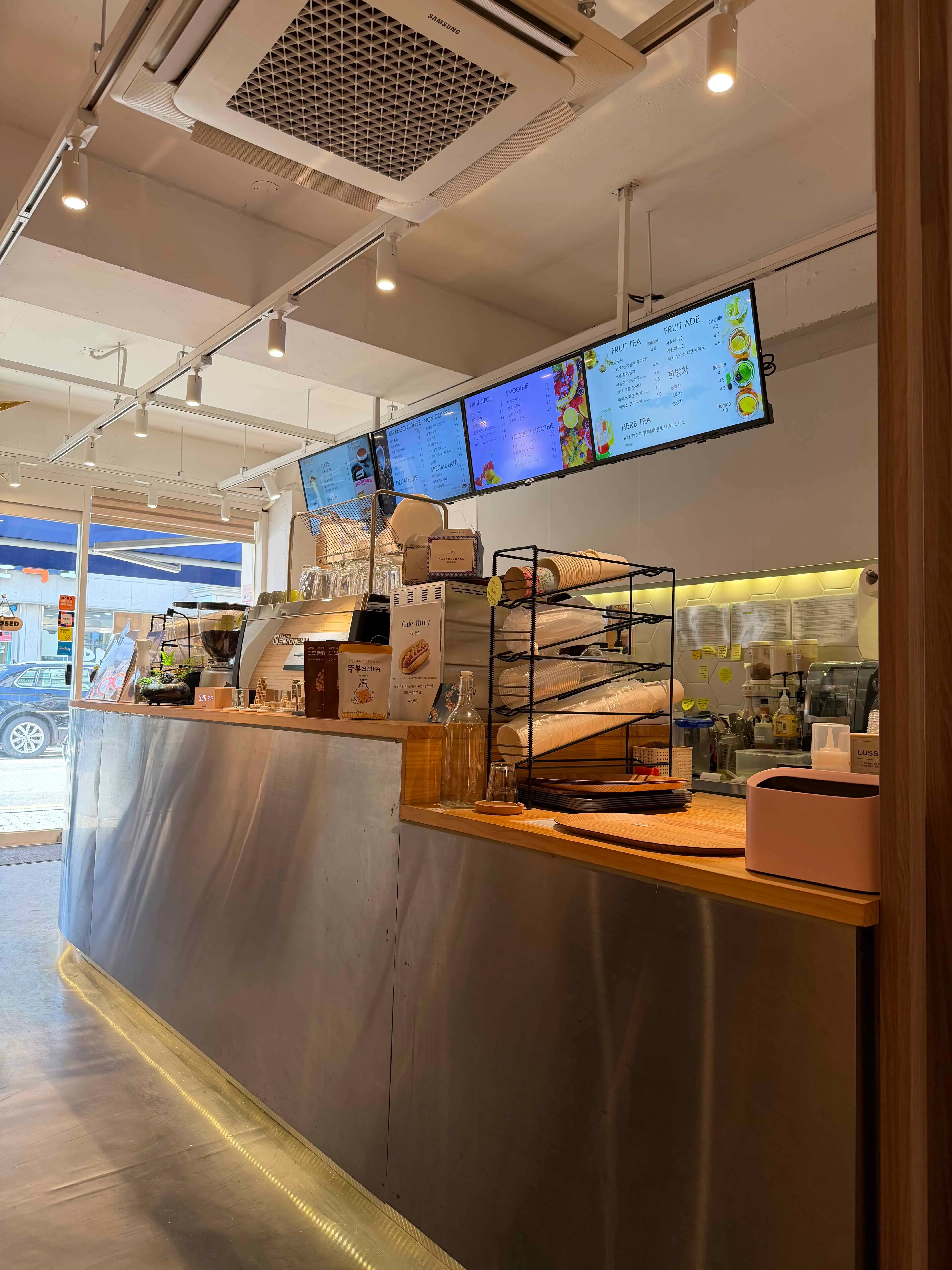 카페지니 카운터